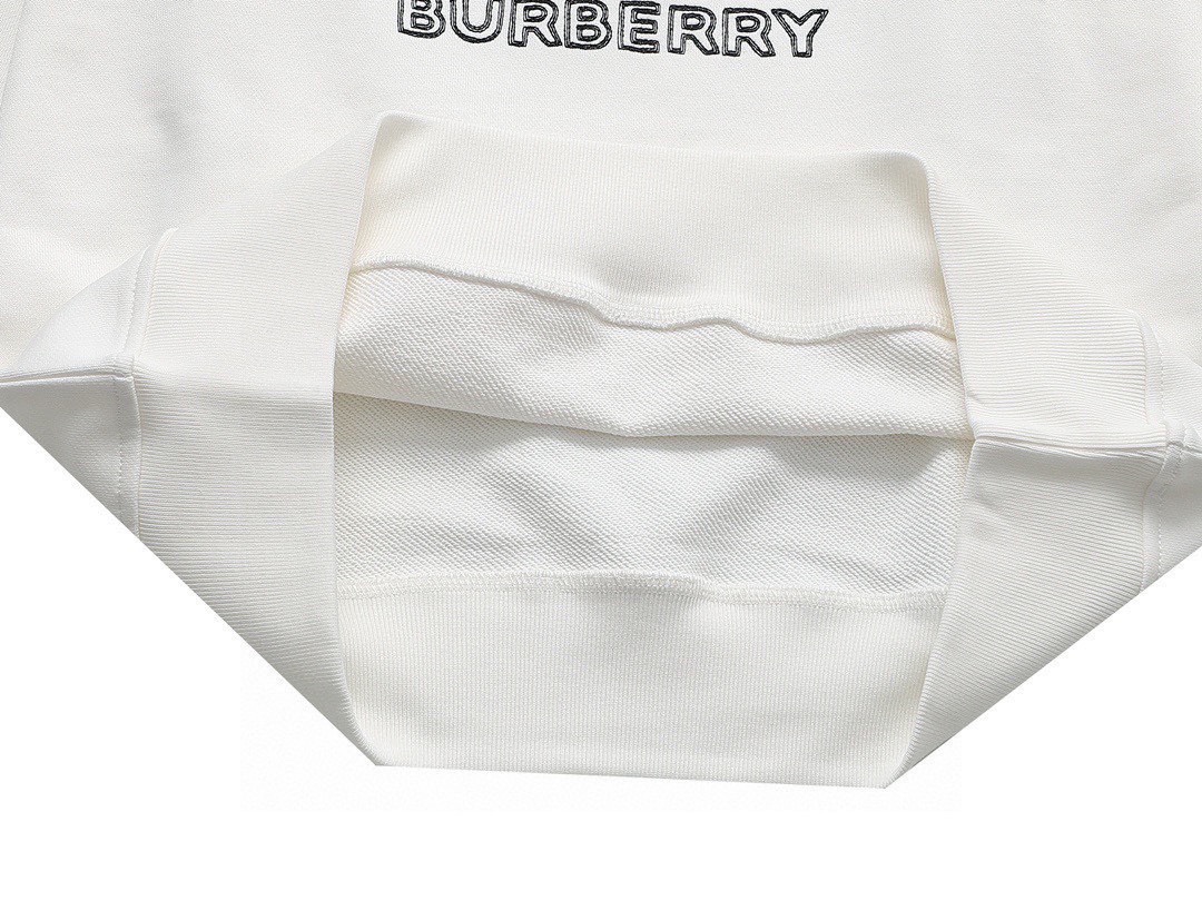 巴宝莉/Burberry 秋冬新品 经典战马字母刺绣圆领卫衣