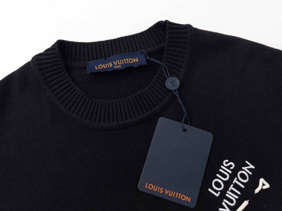 路易威登/Louis Vuitton 夏季新品 胸前别针字母刺绣圆领针织短袖
