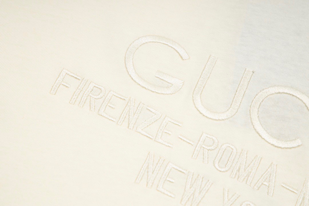 古驰/Gucci 春夏新款 经典字母同色刺绣圆领短袖T恤
