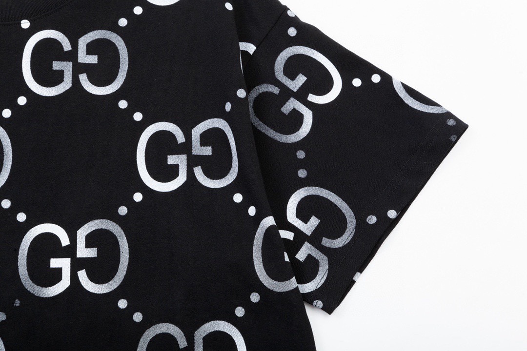 古驰/Gucci 夏季新款 双G字母满印圆领短袖T恤 黑色/杏色-Chinese UA Cheap High Quatity Brand Clothes Bags handbags Sneakers wholesale wholesaler seller from China Factory suppliers Fashion Clothing Shoes best Quality Beautiful Price 古驰/Gucci 夏季新款 双G字母满印圆领短袖T恤 黑色/杏色