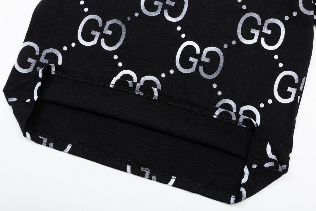 古驰/Gucci 夏季新款 双G字母满印圆领短袖T恤 黑色/杏色-Chinese UA Cheap High Quatity Brand Clothes Bags handbags Sneakers wholesale wholesaler seller from China Factory suppliers Fashion Clothing Shoes best Quality Beautiful Price 古驰/Gucci 夏季新款 双G字母满印圆领短袖T恤 黑色/杏色