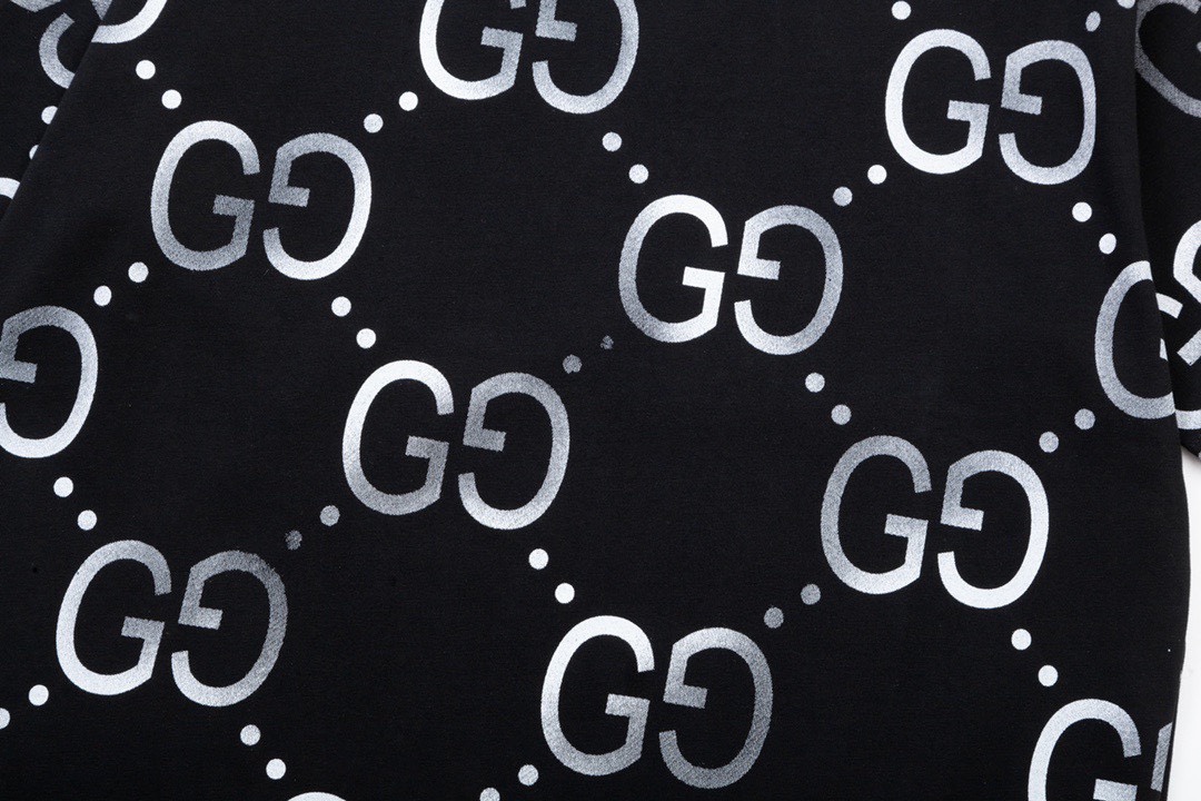 古驰/Gucci 夏季新款 双G字母满印圆领短袖T恤 黑色/杏色-Chinese UA Cheap High Quatity Brand Clothes Bags handbags Sneakers wholesale wholesaler seller from China Factory suppliers Fashion Clothing Shoes best Quality Beautiful Price 古驰/Gucci 夏季新款 双G字母满印圆领短袖T恤 黑色/杏色
