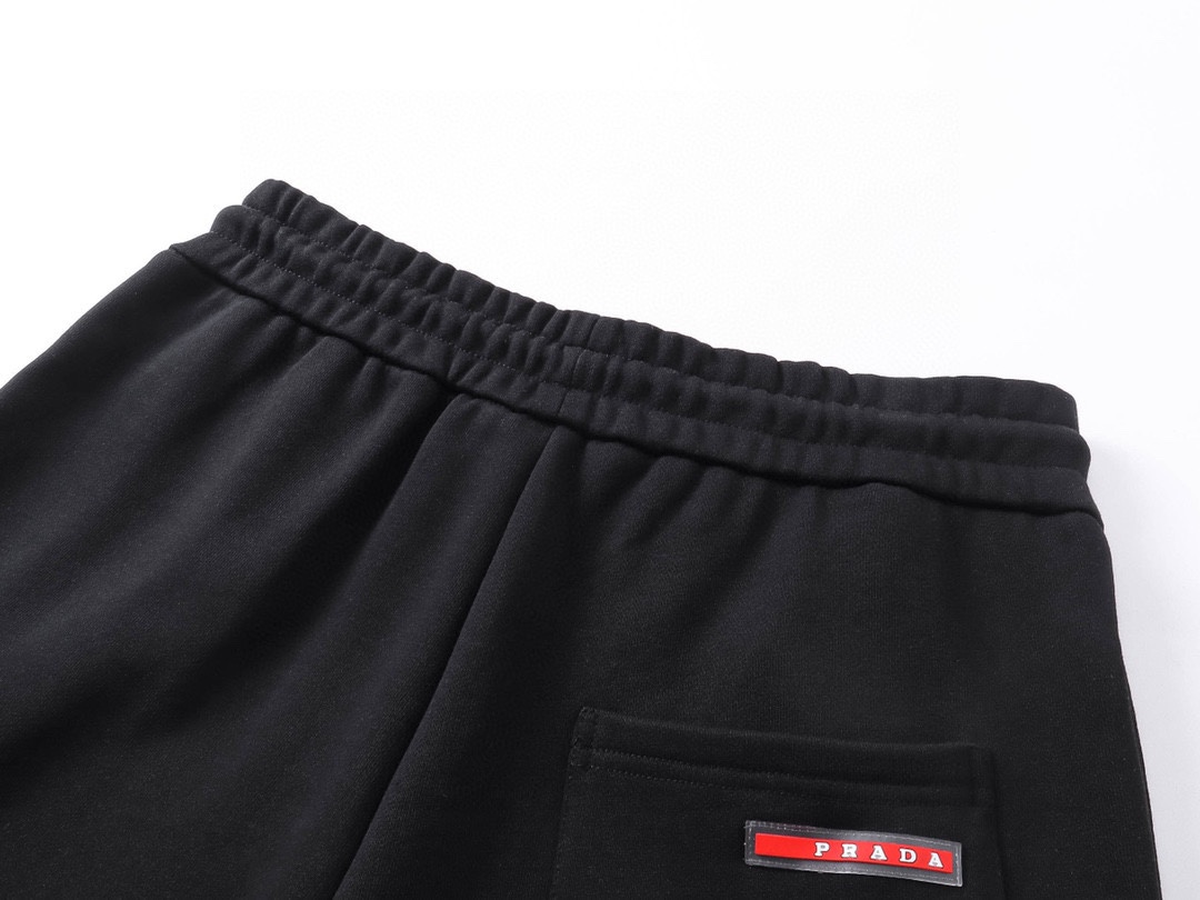 普拉达/Prada 夏季新款 经典三角标红胶条休闲短裤 黑色