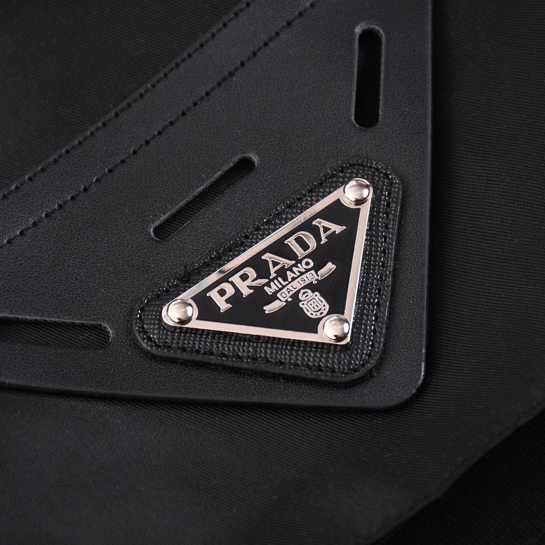 普拉达/Prada 夏季新款 经典三角标尼龙口袋圆领短袖T恤 黑色/白色-Chinese UA Cheap High Quatity Brand Clothes Bags handbags Sneakers wholesale wholesaler seller from China Factory suppliers Fashion Clothing Shoes best Quality Beautiful Price 普拉达/Prada 夏季新款 经典三角标尼龙口袋圆领短袖T恤 黑色/白色