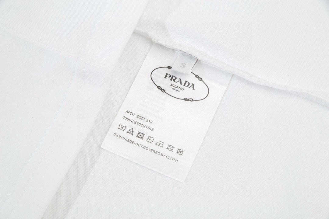 普拉达/Prada 夏季新款 拉链口袋圆领短袖T恤 黑色/白色-Chinese UA Cheap High Quatity Brand Clothes Bags handbags Sneakers wholesale wholesaler seller from China Factory suppliers Fashion Clothing Shoes best Quality Beautiful Price 普拉达/Prada 夏季新款 拉链口袋圆领短袖T恤 黑色/白色