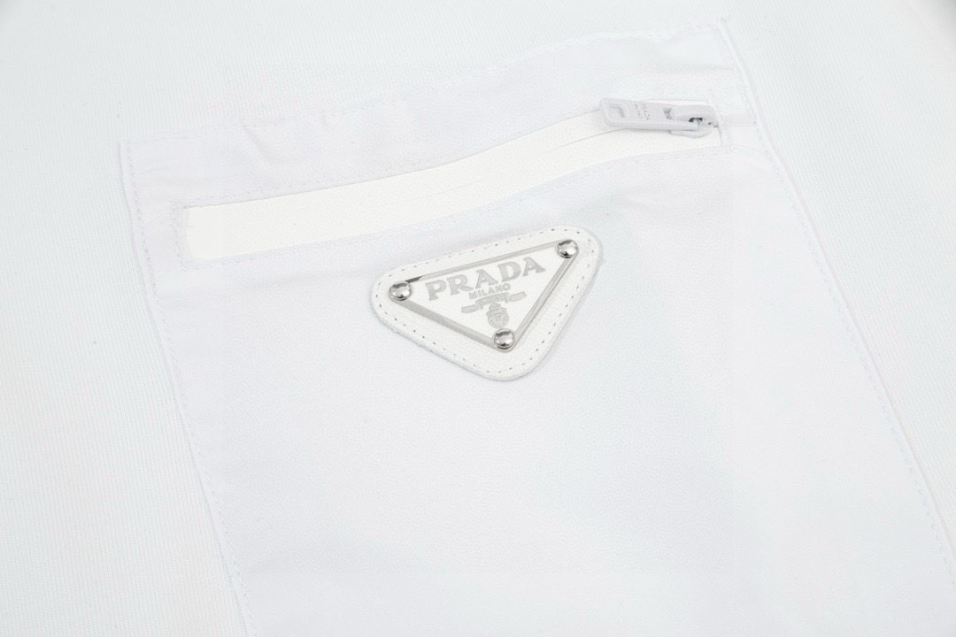 普拉达/Prada 夏季新款 拉链口袋圆领短袖T恤 黑色/白色-Chinese UA Cheap High Quatity Brand Clothes Bags handbags Sneakers wholesale wholesaler seller from China Factory suppliers Fashion Clothing Shoes best Quality Beautiful Price 普拉达/Prada 夏季新款 拉链口袋圆领短袖T恤 黑色/白色