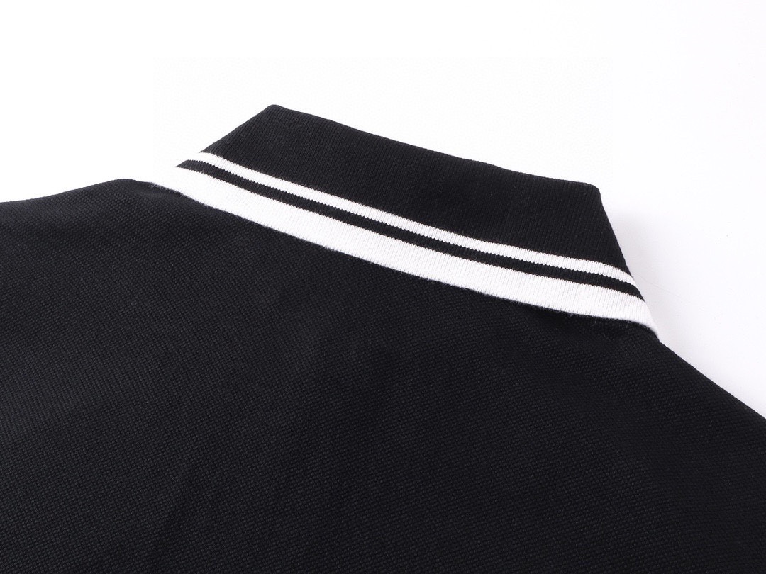 古驰/Gucci 夏季新款 口袋刺绣翻领撞色短袖polo衫 经典刺绣巧妙糅合纹理与缀饰细节黑色-Chinese UA Cheap High Quatity Brand Clothes Bags handbags Sneakers wholesale wholesaler seller from China Factory suppliers Fashion Clothing Shoes best Quality Beautiful Price 古驰/Gucci 夏季新款 口袋刺绣翻领撞色短袖polo衫 经典刺绣巧妙糅合纹理与缀饰细节黑色