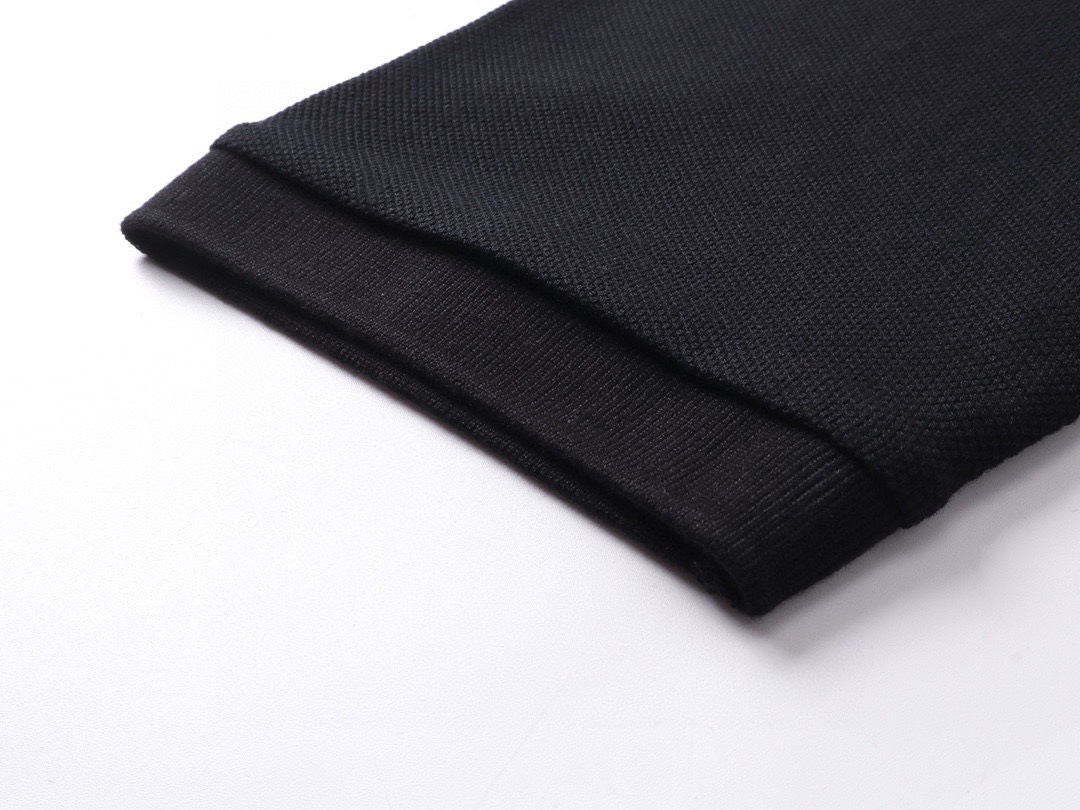 古驰/Gucci 夏季新款 口袋刺绣翻领撞色短袖polo衫 经典刺绣巧妙糅合纹理与缀饰细节黑色-Chinese UA Cheap High Quatity Brand Clothes Bags handbags Sneakers wholesale wholesaler seller from China Factory suppliers Fashion Clothing Shoes best Quality Beautiful Price 古驰/Gucci 夏季新款 口袋刺绣翻领撞色短袖polo衫 经典刺绣巧妙糅合纹理与缀饰细节黑色