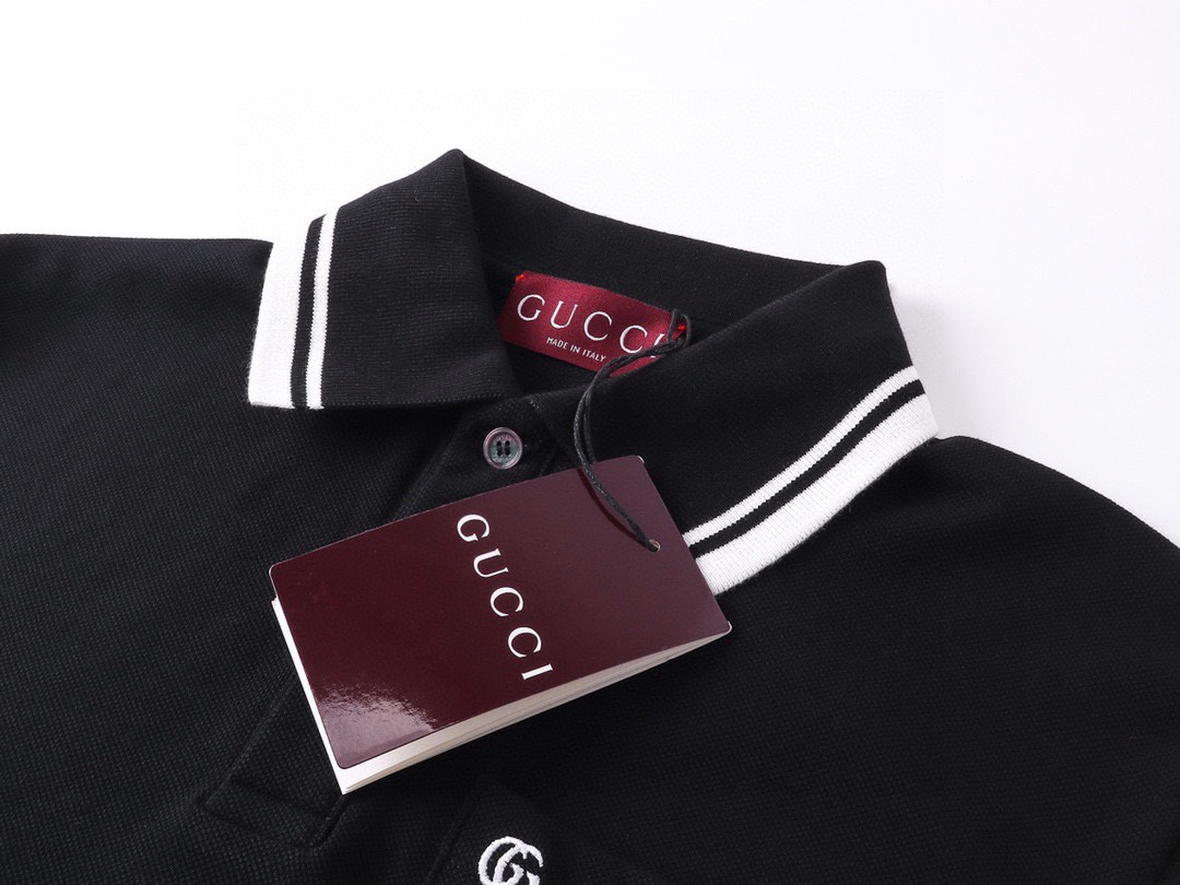 古驰/Gucci 夏季新款 口袋刺绣翻领撞色短袖polo衫 经典刺绣巧妙糅合纹理与缀饰细节黑色-Chinese UA Cheap High Quatity Brand Clothes Bags handbags Sneakers wholesale wholesaler seller from China Factory suppliers Fashion Clothing Shoes best Quality Beautiful Price 古驰/Gucci 夏季新款 口袋刺绣翻领撞色短袖polo衫 经典刺绣巧妙糅合纹理与缀饰细节黑色