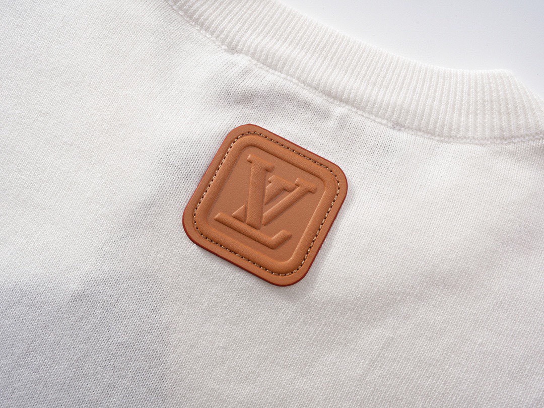 路易威登/Louis Vuitton 夏季新款 皮革贴饰针织圆领短袖-Chinese UA Cheap High Quatity Brand Clothes Bags handbags Sneakers wholesale wholesaler seller from China Factory suppliers Fashion Clothing Shoes best Quality Beautiful Price 路易威登/Louis Vuitton 夏季新款 皮革贴饰针织圆领短袖