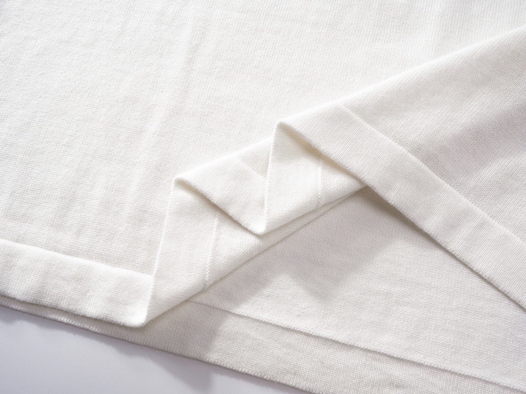 路易威登/Louis Vuitton 夏季新款 皮革贴饰针织圆领短袖-Chinese UA Cheap High Quatity Brand Clothes Bags handbags Sneakers wholesale wholesaler seller from China Factory suppliers Fashion Clothing Shoes best Quality Beautiful Price 路易威登/Louis Vuitton 夏季新款 皮革贴饰针织圆领短袖