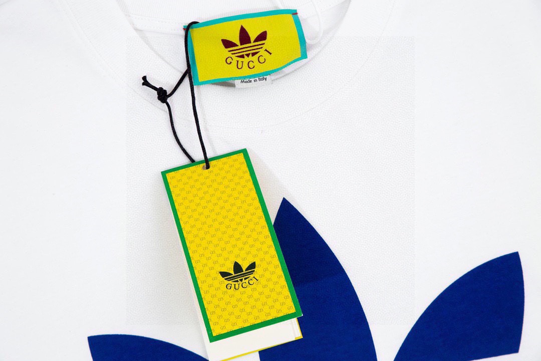 古驰/Gucci 夏季新款 三叶草联名徽标圆领短袖T恤 宝蓝色/白色-Chinese UA Cheap High Quatity Brand Clothes Bags handbags Sneakers wholesale wholesaler seller from China Factory suppliers Fashion Clothing Shoes best Quality Beautiful Price 古驰/Gucci 夏季新款 三叶草联名徽标圆领短袖T恤 宝蓝色/白色