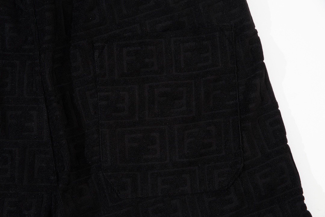 芬迪/Fendi 夏季新款 双F纹毛巾面料提花休闲短裤 黑色/白色