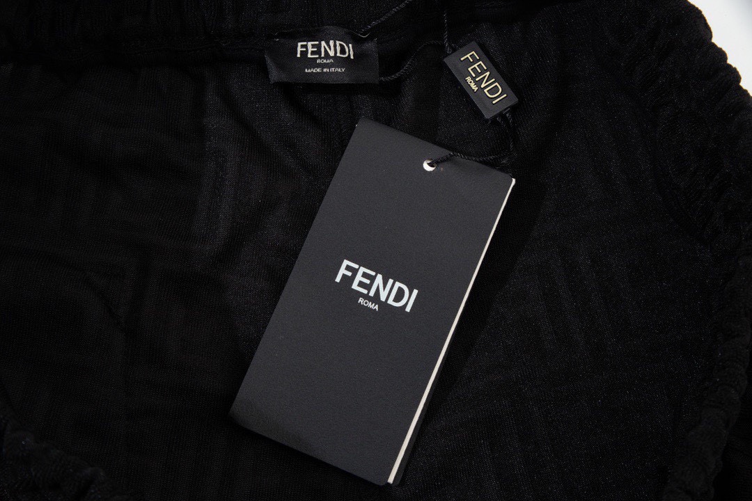 芬迪/Fendi 夏季新款 双F纹毛巾面料提花休闲短裤 黑色/白色