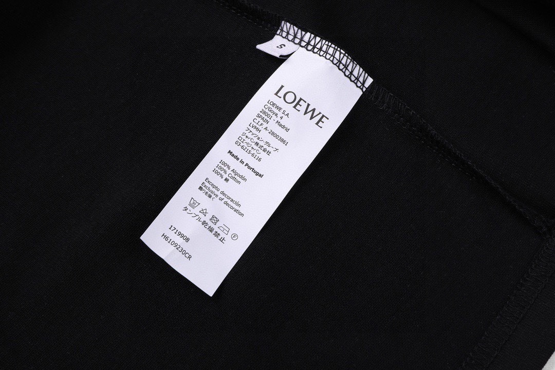 罗意威/Loewe 夏季新款 胸前刺绣徽标圆领短袖T恤 黑色-Chinese UA Cheap High Quatity Brand Clothes Bags handbags Sneakers wholesale wholesaler seller from China Factory suppliers Fashion Clothing Shoes best Quality Beautiful Price 罗意威/Loewe 夏季新款 胸前刺绣徽标圆领短袖T恤 黑色