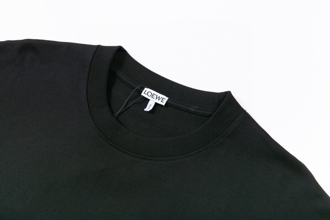 罗意威/Loewe 夏季新款 胸前刺绣徽标圆领短袖T恤 黑色-Chinese UA Cheap High Quatity Brand Clothes Bags handbags Sneakers wholesale wholesaler seller from China Factory suppliers Fashion Clothing Shoes best Quality Beautiful Price 罗意威/Loewe 夏季新款 胸前刺绣徽标圆领短袖T恤 黑色