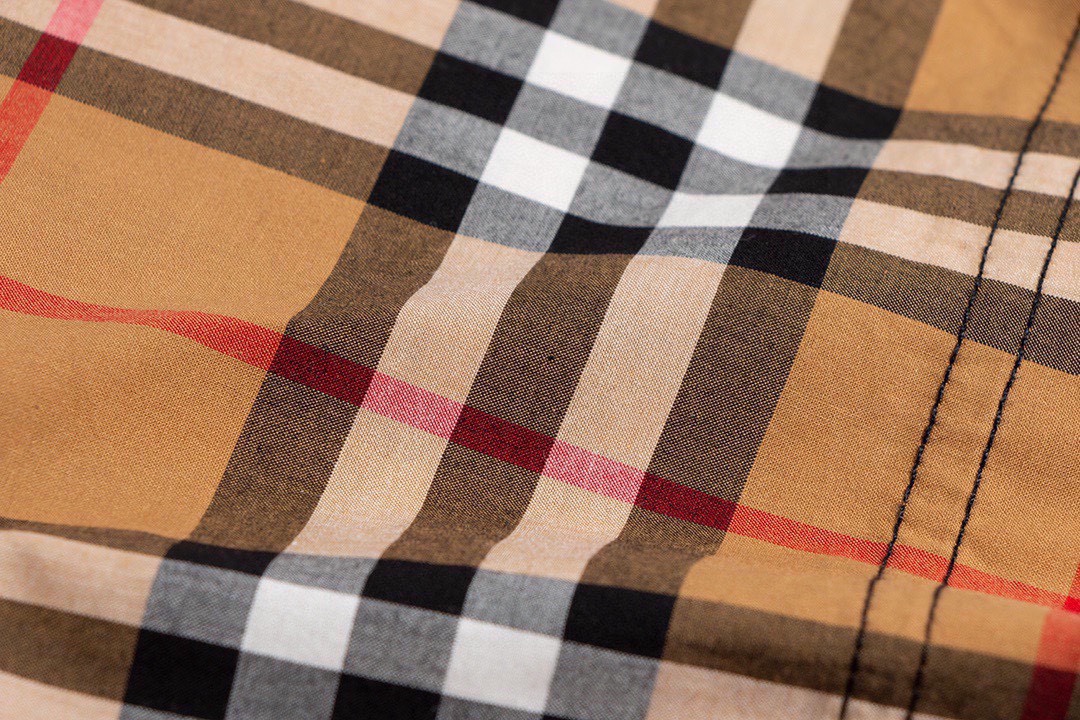 巴宝莉/Burberry 夏季新款 经典格纹袖子拼接圆领短袖T恤 黑色