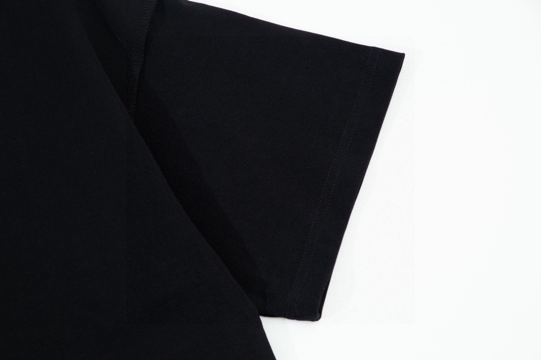 路易威登/Louis Vuitton 夏季新款 发泡字母印花圆领短袖T恤 白色/黑色