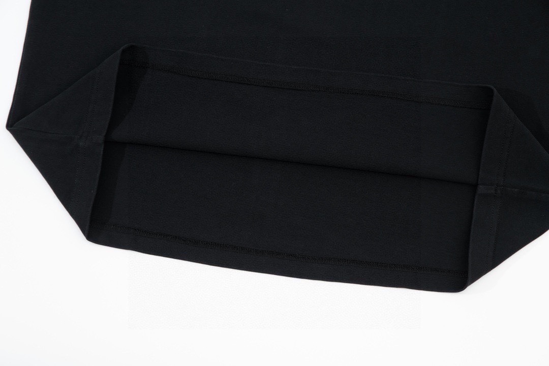 路易威登/Louis Vuitton 夏季新款 发泡字母印花圆领短袖T恤 白色/黑色