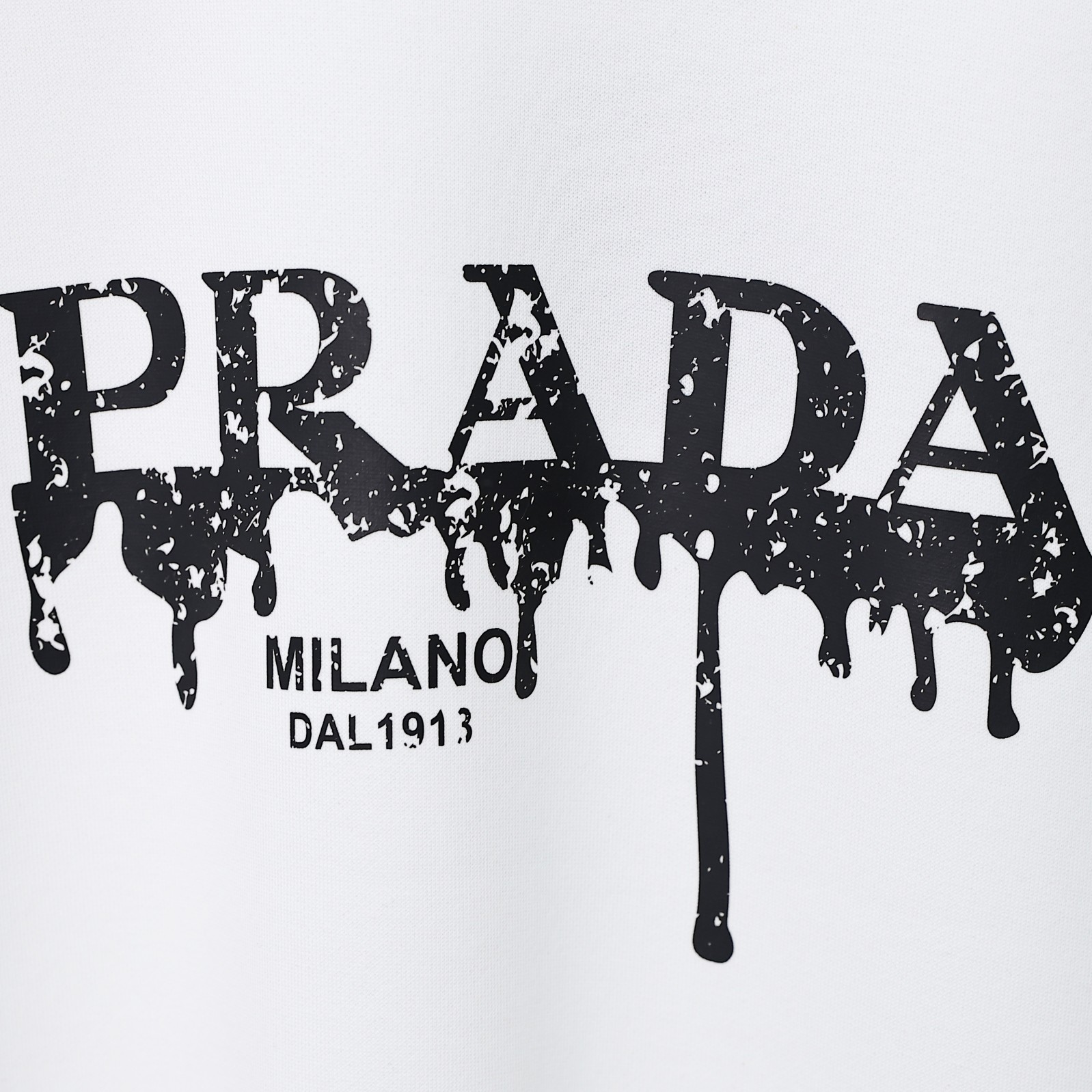 💰105
prada/普拉达25ss新款胸前字母涂鸦logo情侣款圆领卫衣,男女同款👫 情侣可搭,店主强烈推荐👍
采用纯棉定制360g面料,手感细腻柔软,亲肤透气,胸前采用字母涂鸦logo元素设计,上身帅气潮流百搭,整件做法采用三针五线工艺,领口-肩缝-袖缝-压双线,看上去更立体更有质感,Oversize版型,做工精致,三标齐全,四季必备百搭奢潮单品
颜色:黑色,白色
尺码 胸围 衣长 肩宽
M 108 68 50
L 112 70 52
XL 116 72 54
XXL. 120 74 56
3XL. 124 76 58
建议身高体重
M适合身高155-165体重105斤以内
L适合身高165-170体重105-130斤
XL适合身高170-175体重130-155斤
XXl适合身高175-180体重155-175斤
3XL适合身高180-190体重175-200斤
⚠️手工误差1到2cm,具体以实物为准