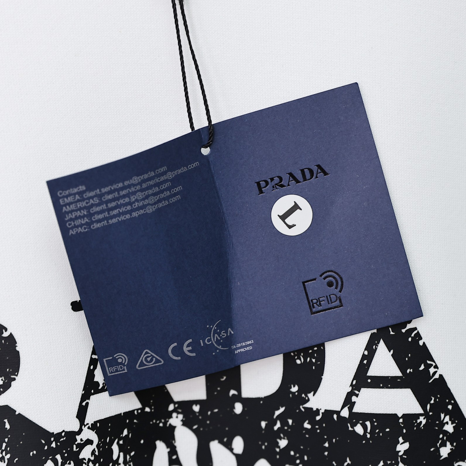 💰105
prada/普拉达25ss新款胸前字母涂鸦logo情侣款圆领卫衣,男女同款👫 情侣可搭,店主强烈推荐👍
采用纯棉定制360g面料,手感细腻柔软,亲肤透气,胸前采用字母涂鸦logo元素设计,上身帅气潮流百搭,整件做法采用三针五线工艺,领口-肩缝-袖缝-压双线,看上去更立体更有质感,Oversize版型,做工精致,三标齐全,四季必备百搭奢潮单品
颜色:黑色,白色
尺码 胸围 衣长 肩宽
M 108 68 50
L 112 70 52
XL 116 72 54
XXL. 120 74 56
3XL. 124 76 58
建议身高体重
M适合身高155-165体重105斤以内
L适合身高165-170体重105-130斤
XL适合身高170-175体重130-155斤
XXl适合身高175-180体重155-175斤
3XL适合身高180-190体重175-200斤
⚠️手工误差1到2cm,具体以实物为准