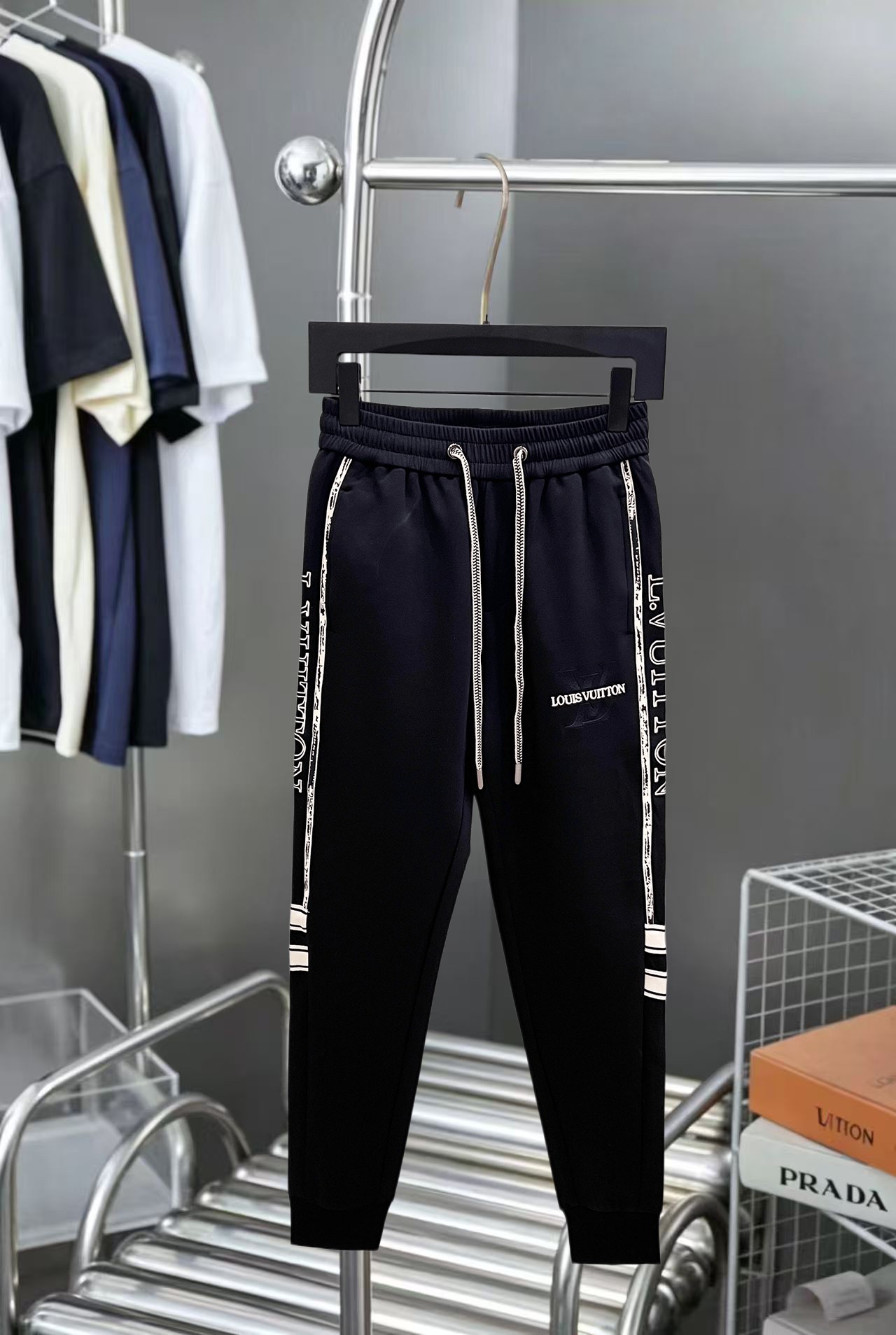 P140 LV Louis Vuitton, etiquetas completas, pantalones cortos casuales de hombre y mujer para el verano 2026, tela pers…