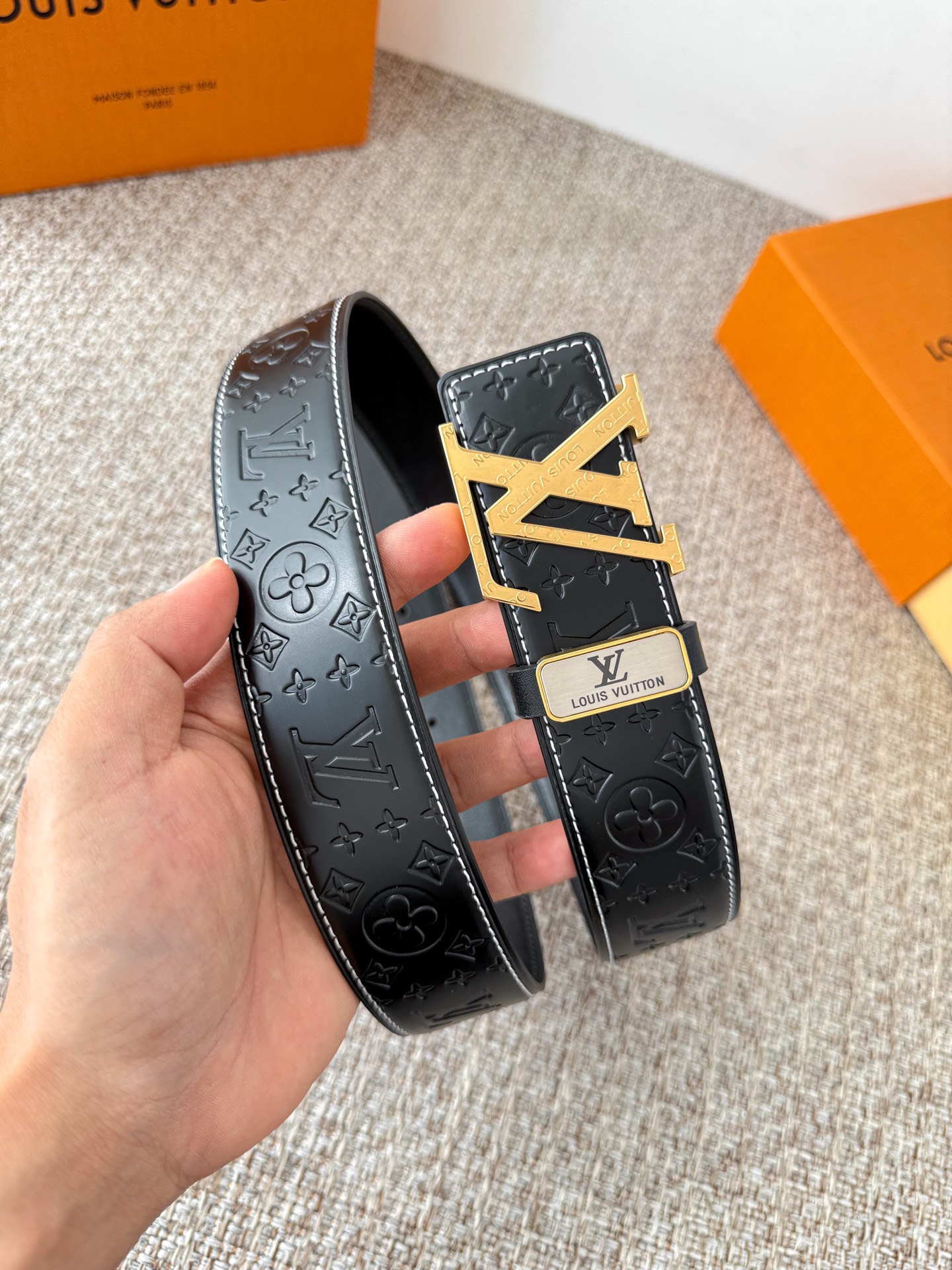 LV.. .. ✈️ • • 🐂 ➕ ✈️ 3.8cm Cintura