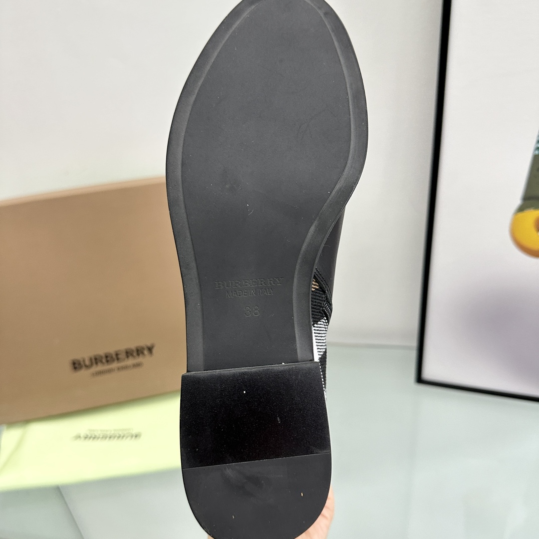 Burberry House Check Oxen Skin Boots Collection Overview - 图片 6