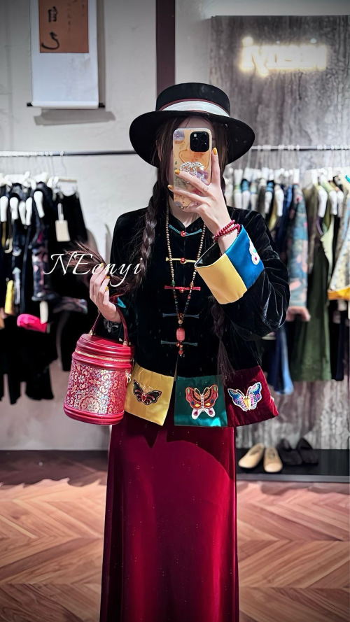 Elegant Silk Velvet Embroidered Jacket - Chinese Style Autumn/Winter Coat 10 Elegant Silk Velvet Embroidered Jacket - Chinese Style Autumn/Winter Coat