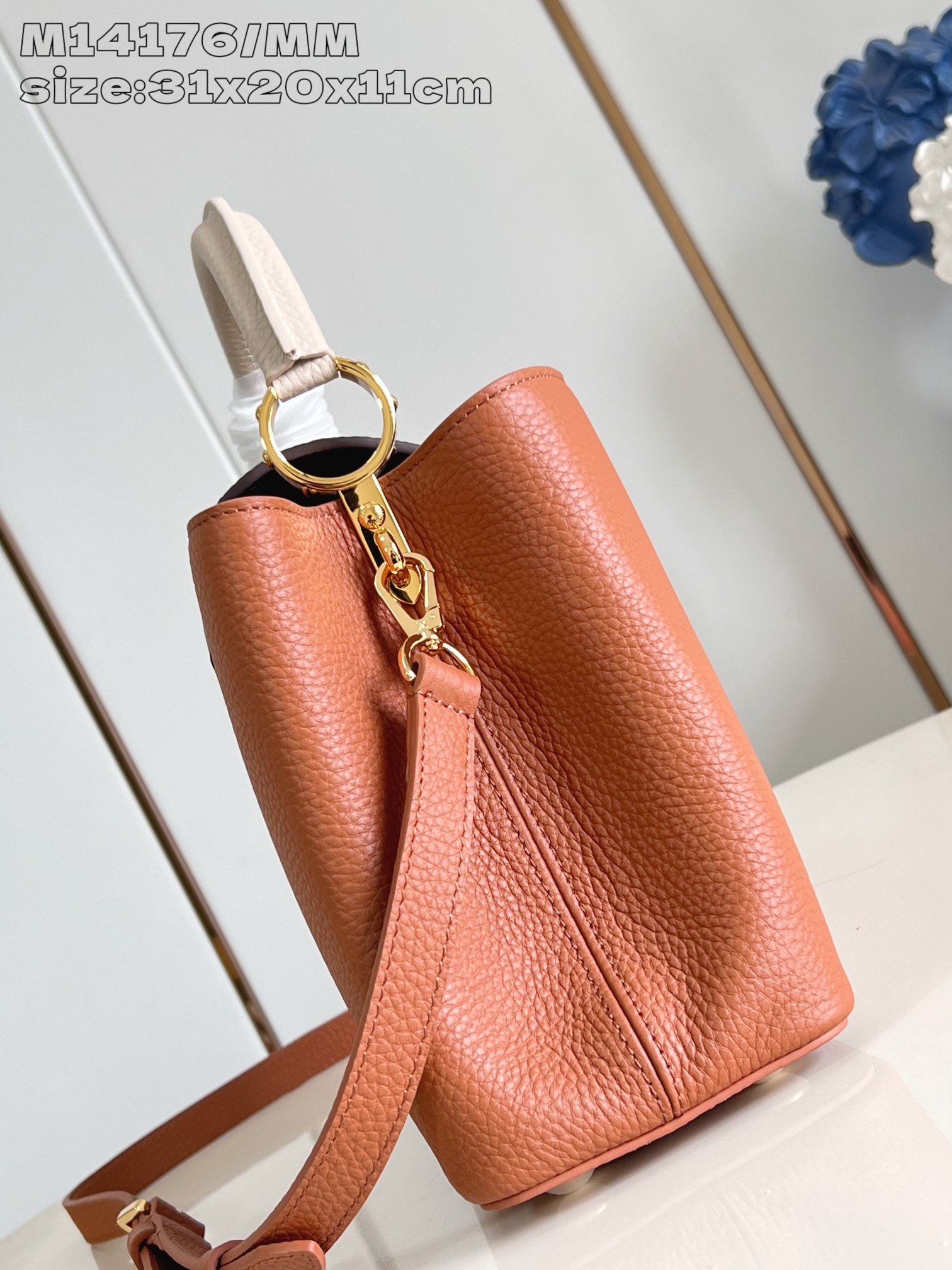 Louis Vuitton Capucines 手袋lv,包 3