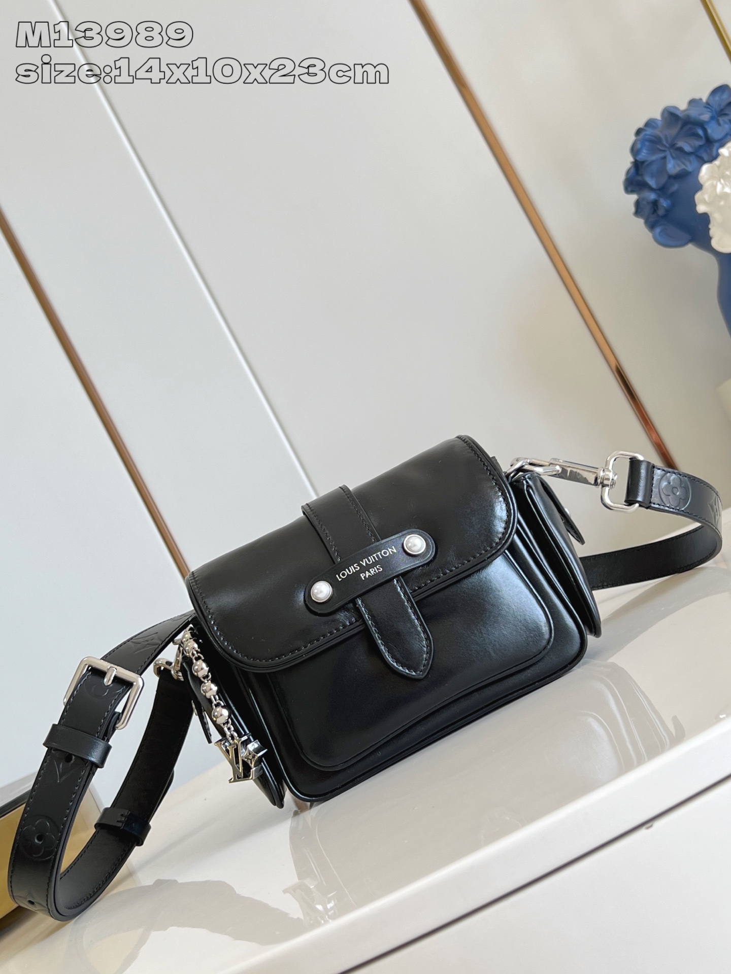 批 顶级原单复刻✨M13989 本款 Cargo 迷你手袋以柔软牛皮革...