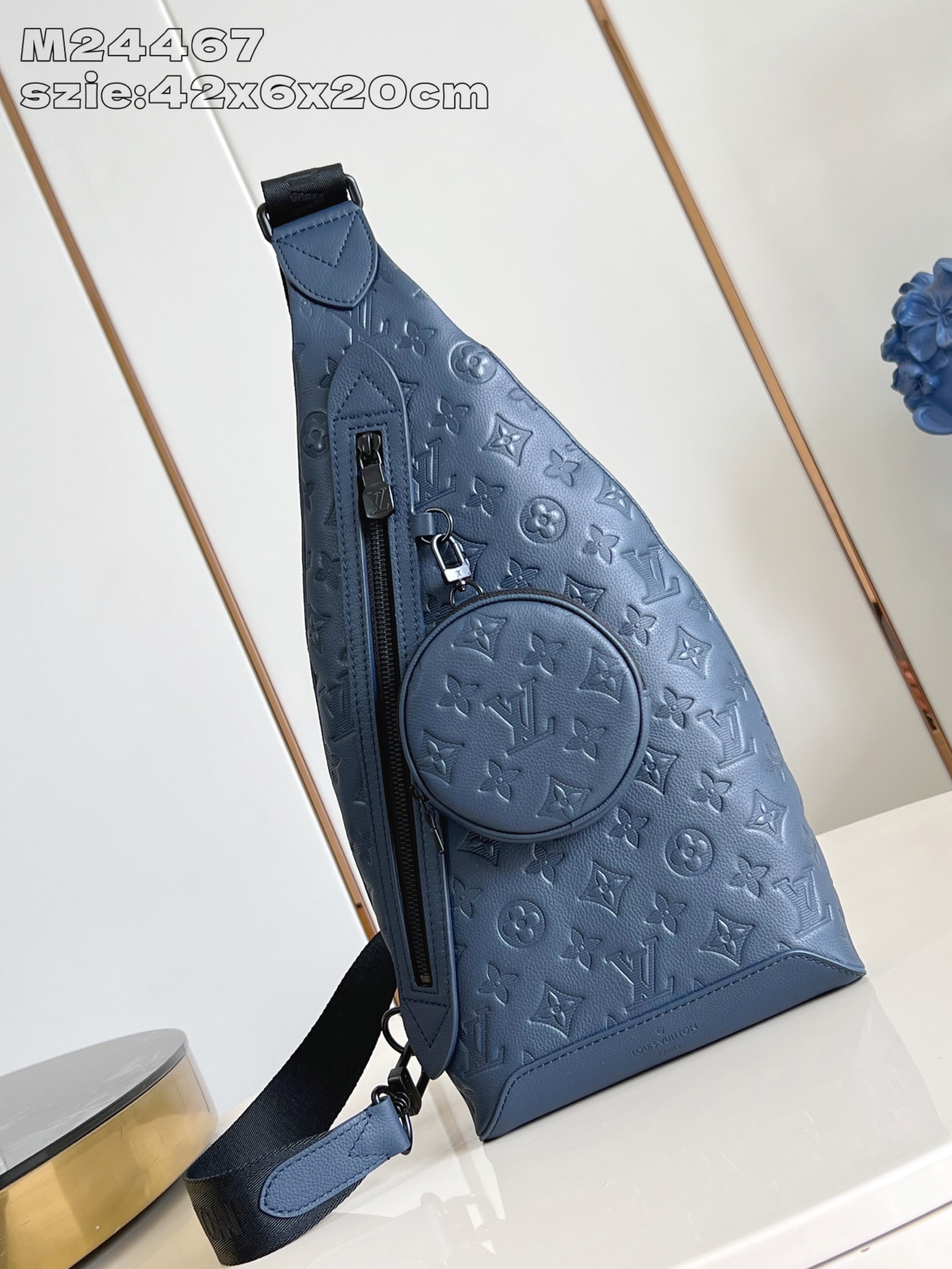 批 顶级原单复刻✨M24467 本款 Duo 单肩包以柔软牛皮革塑造...