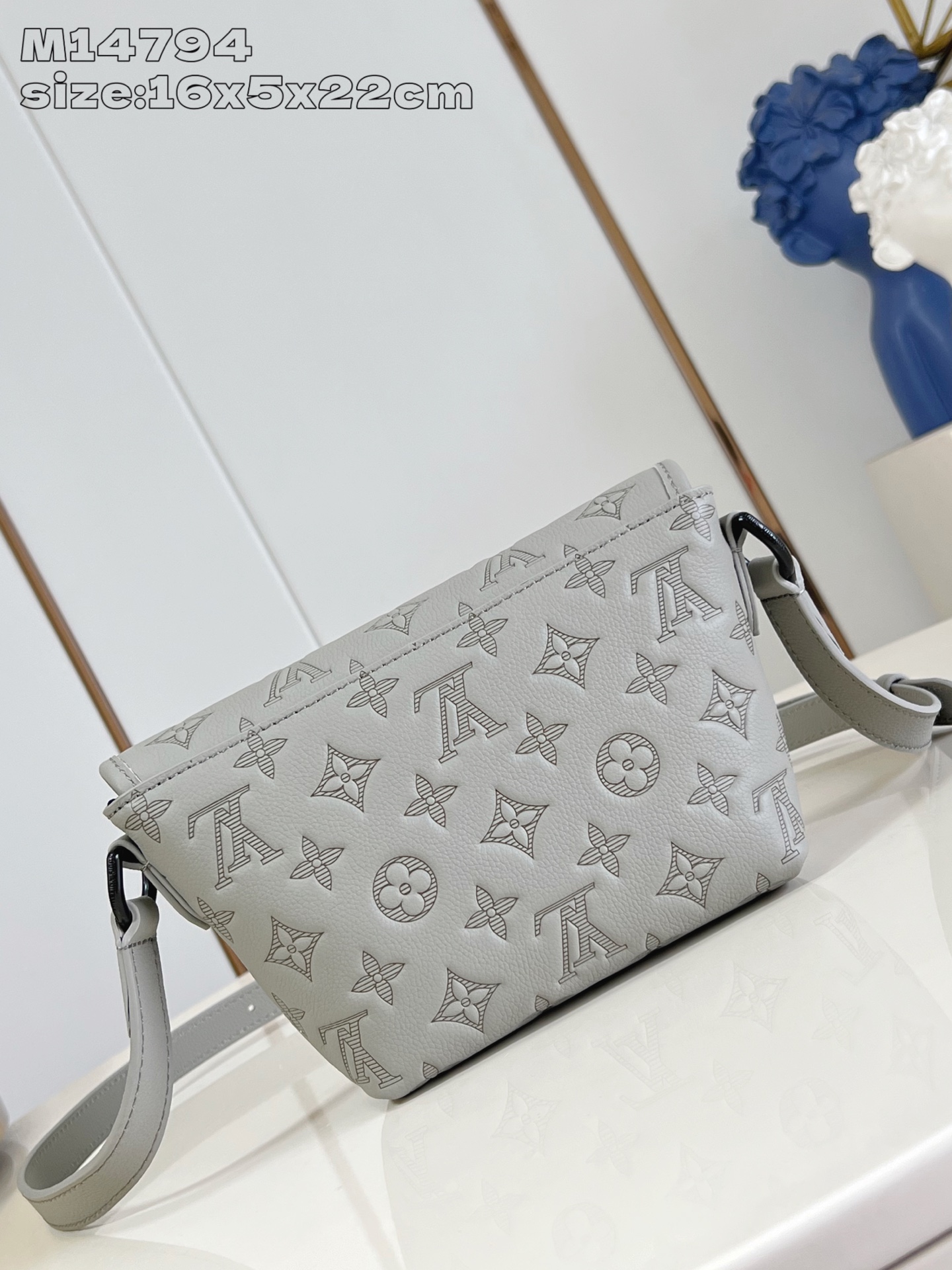 Louis Vuitton Monogram Shadow 迷你手袋lv,包 4