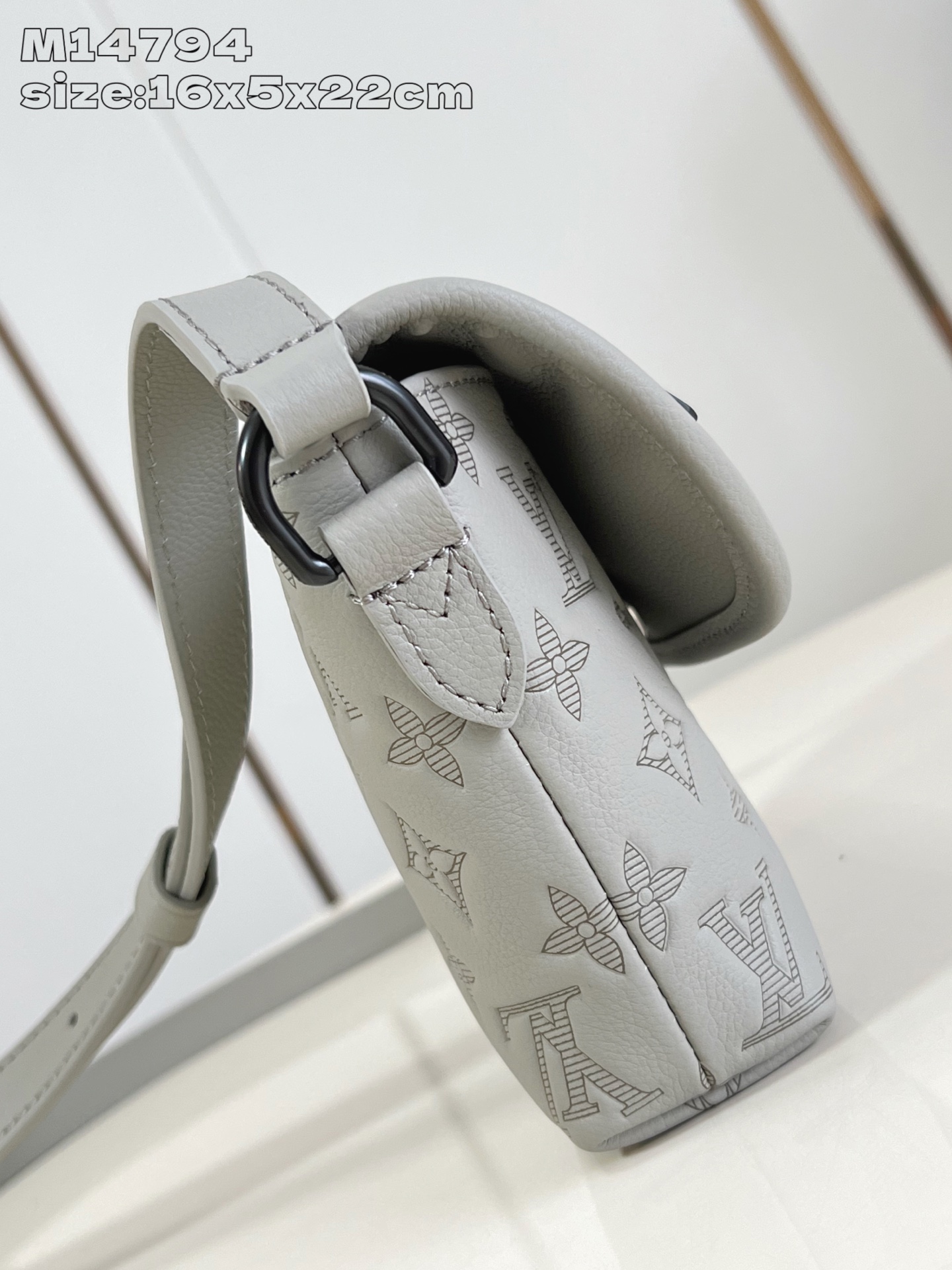 Louis Vuitton Monogram Shadow 迷你手袋lv,包 3