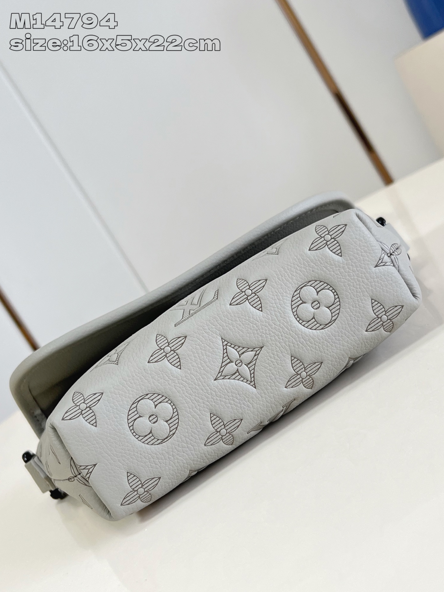 Louis Vuitton Monogram Shadow 迷你手袋lv,包 5