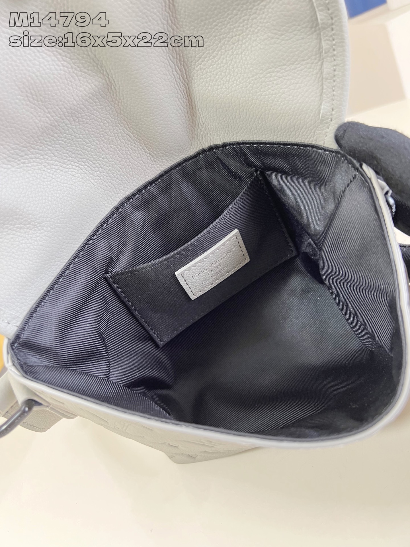 Louis Vuitton Monogram Shadow 迷你手袋lv,包 8