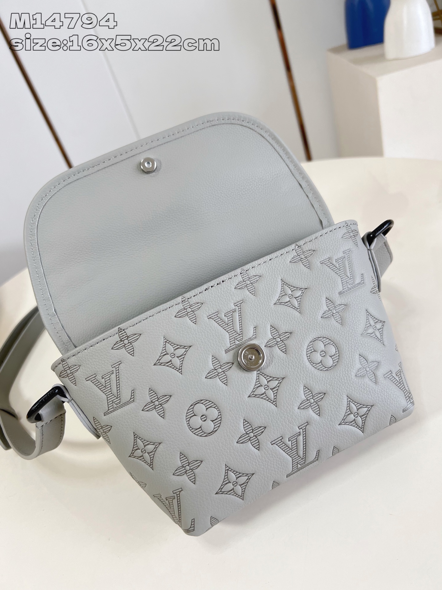 Louis Vuitton Monogram Shadow 迷你手袋lv,包 7