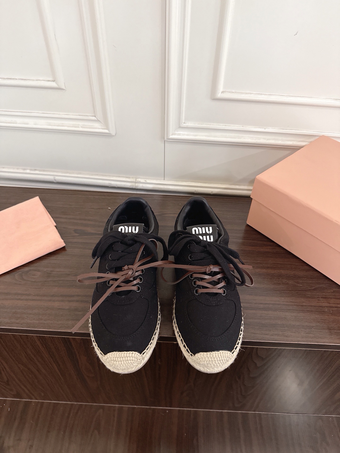 NO:883883,Miumiu 26ss new braided hemp rope fisherman's shoes, moral training shoes, casual shoes, new catwalk series, classic upgrades, both comfort and fashion. Each color combination looks good, and the design matches different style needs. Upper grade A high mercerized cow velvet, raffia hand-woven, lining A grade high mercerized cow velvet, outsole rubber sole, Size 35-40 (40 customized, non-refundable), casual shoes/sports shoes, miumiu, sneakers, espadrilles19860909Miumiu 26ss新款编织麻绳渔夫鞋德训鞋休闲鞋 新走秀系列 经典升级 舒适度与时髦度并存 每个颜色搭配都好看,设计搭配不同风格需求 鞋面A级高丝光胎牛绒 拉菲草手工编织 内里A级高丝光胎牛绒 大底橡胶底 Size35-40（40订做不退换）,休闲鞋/运动鞋,miumiu,sneakers,espadrilles,Women's Shoes