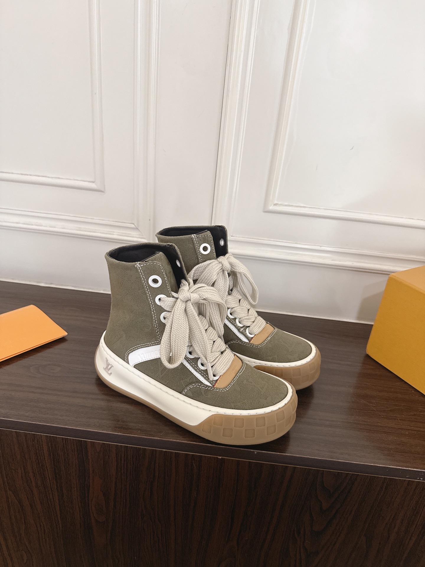 Louis Vuitton Sneakers