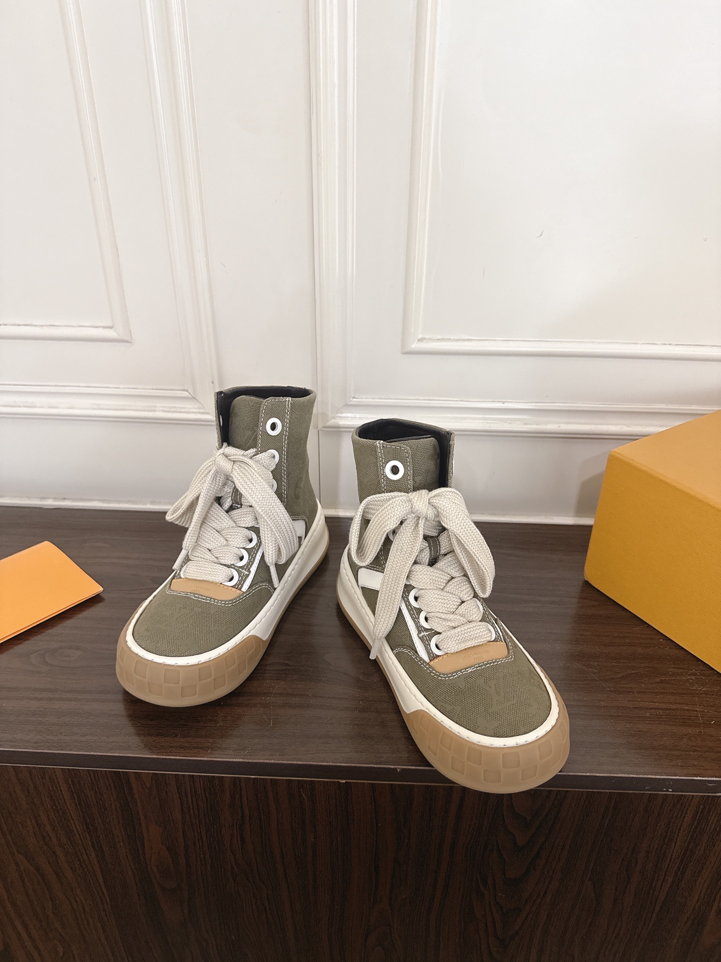 Louis Vuitton Sneakers