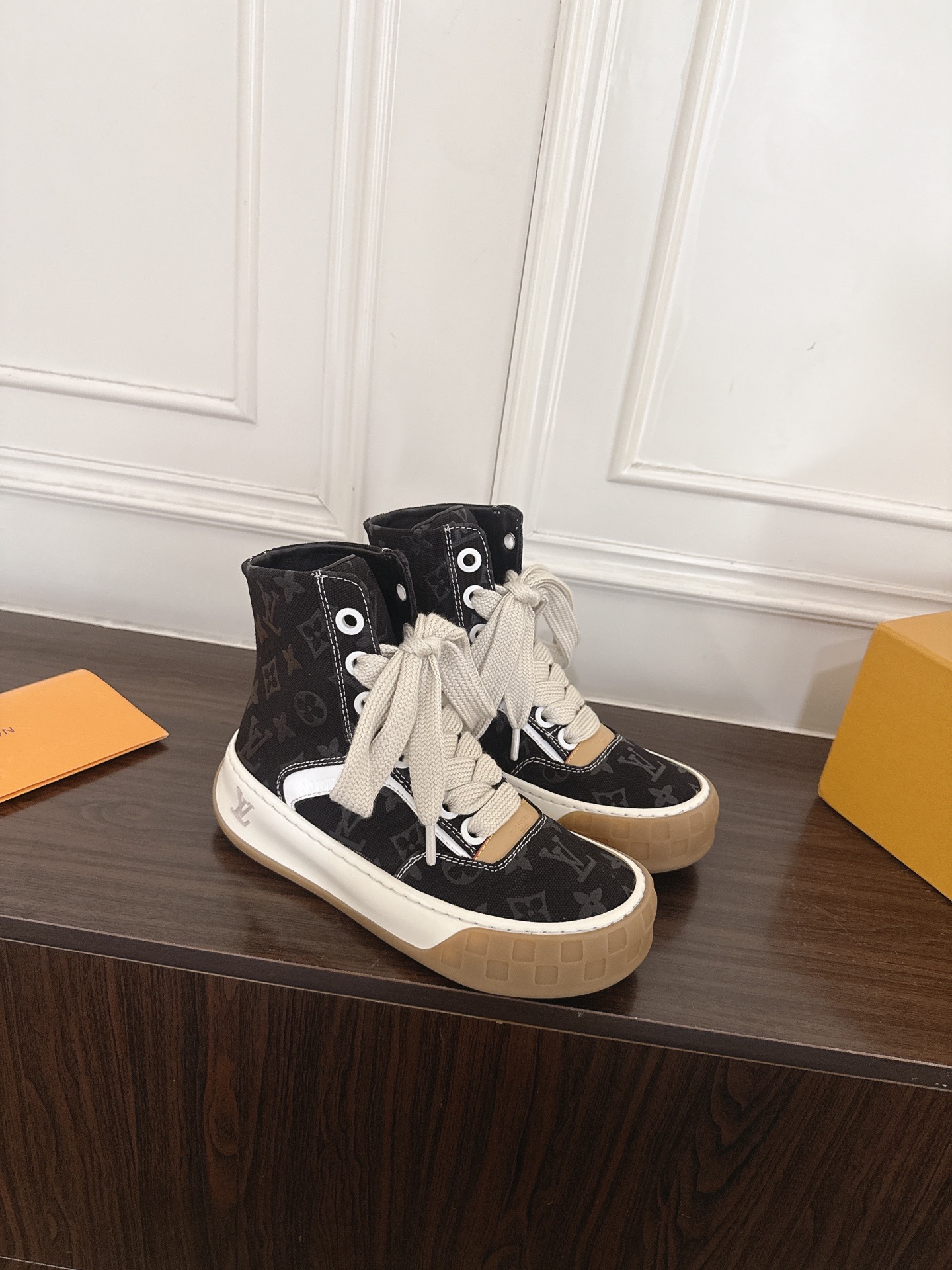 Louis Vuitton Sneakers