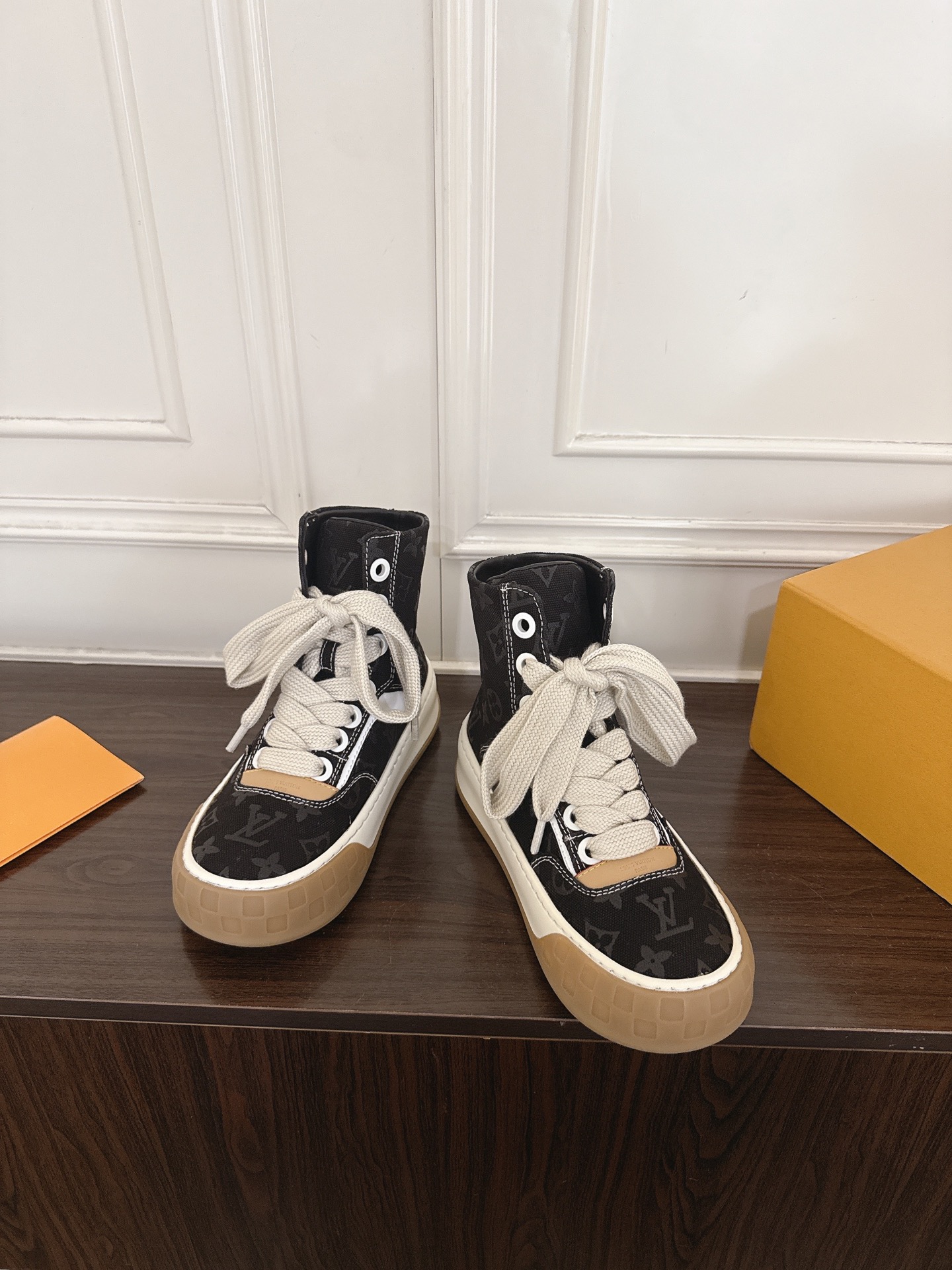 Louis Vuitton Sneakers