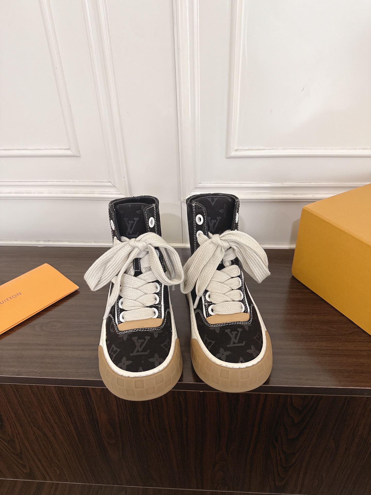 Louis Vuitton Sneakers