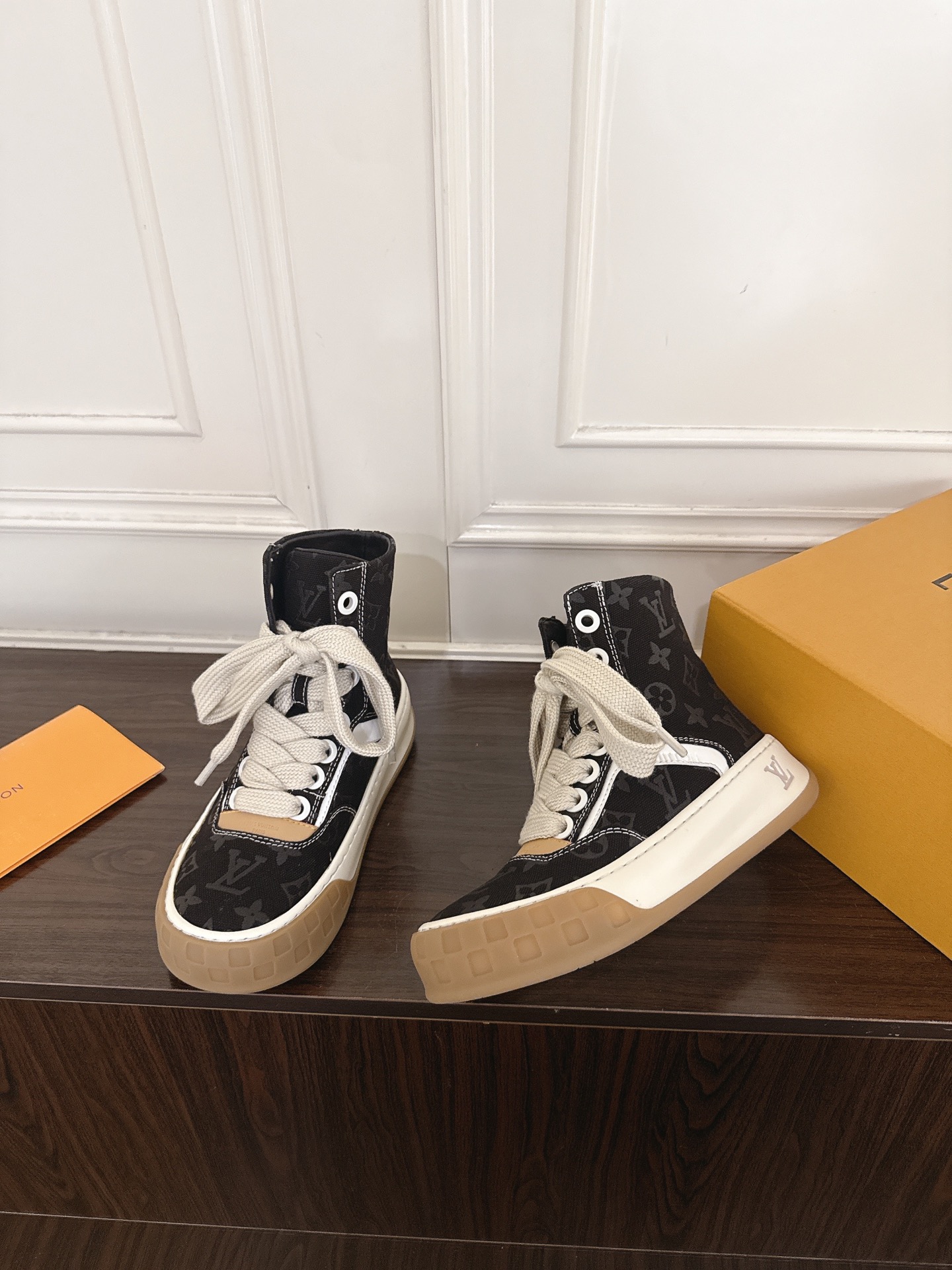Louis Vuitton Sneakers