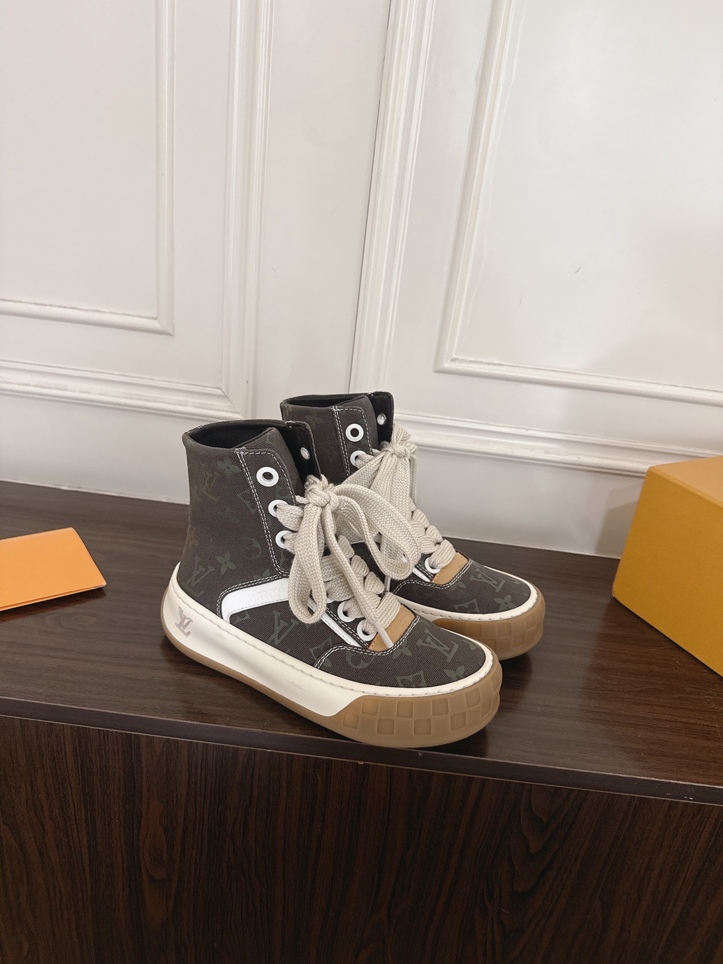 Louis Vuitton Sneakers
