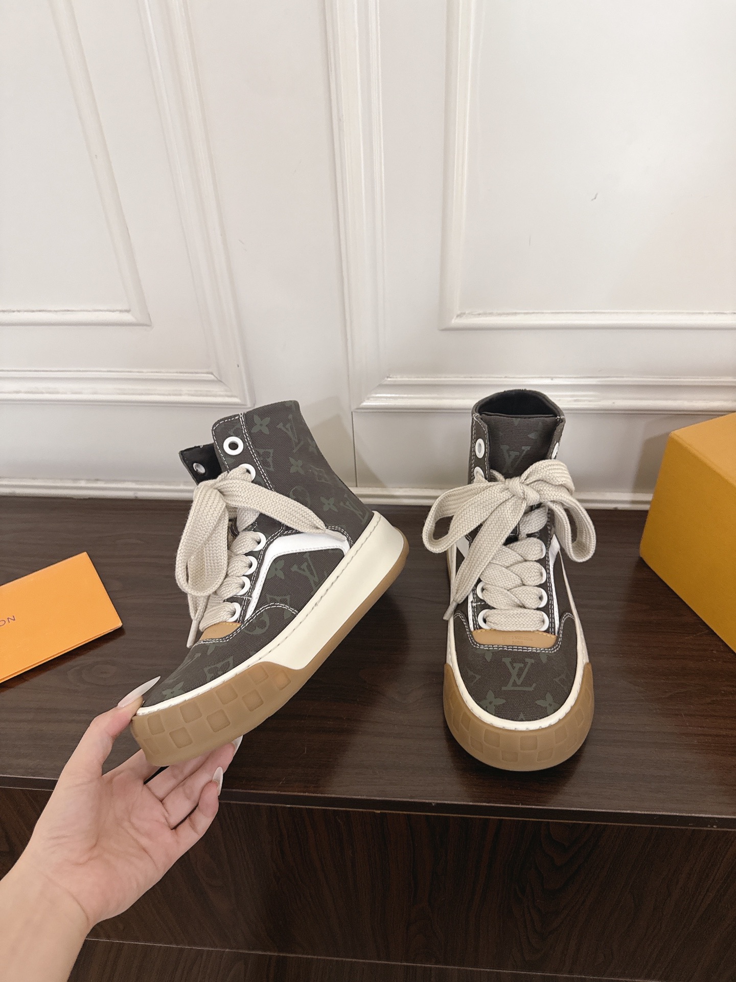 Louis Vuitton Sneakers