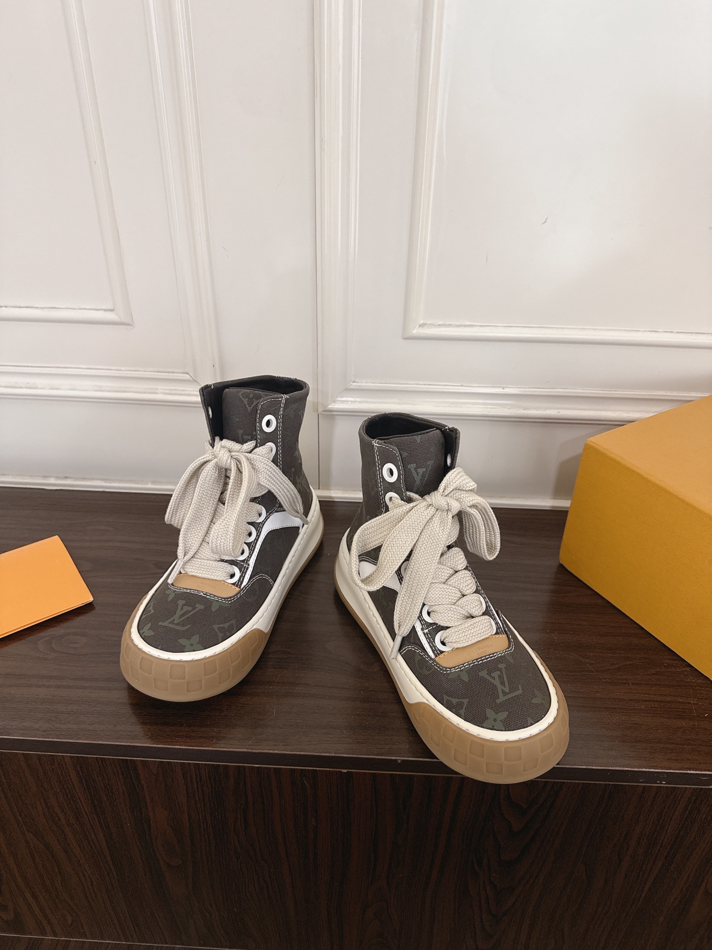 Louis Vuitton Sneakers