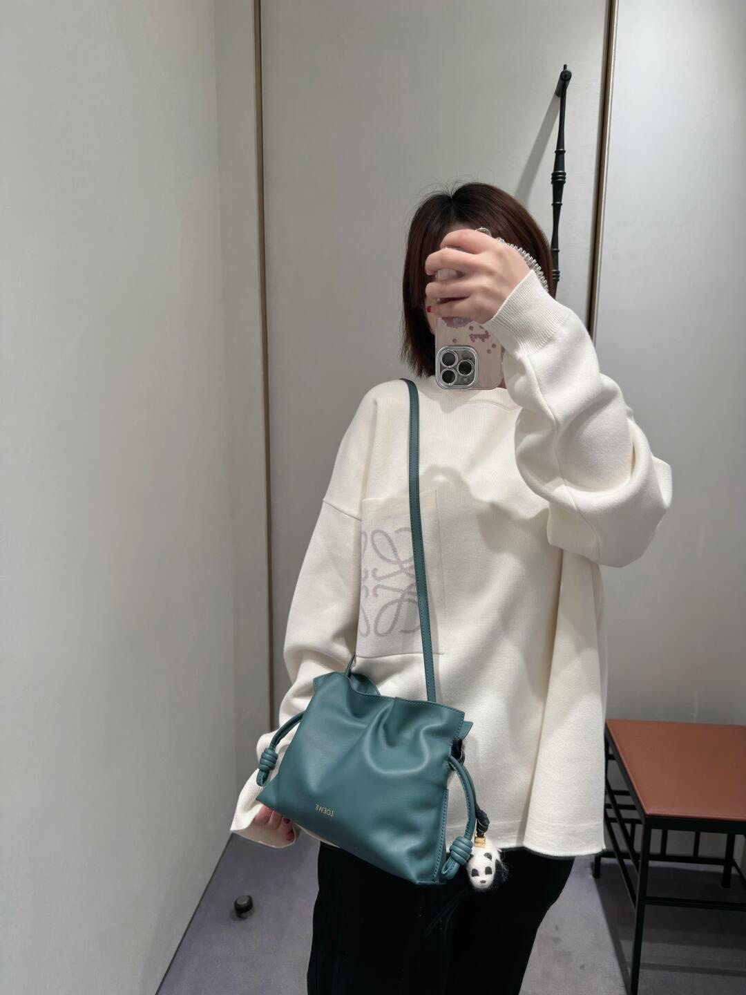 Loewe New Color Drawstring Bag in Vetiver Green, Luxury Leather Handbag 7 i1734763061 2867 3