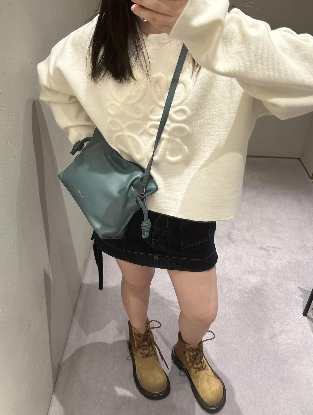 Loewe New Color Drawstring Bag in Vetiver Green, Luxury Leather Handbag 5 i1734763061 4518 8