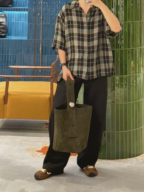 LOEWE Pebble Bucket Bag, Suede Green, Silver Hardware, 2024 Fall/Winter 1 LOEWE Pebble Bucket Bag, Suede Green, Silver Hardware, 2024 Fall/Winter